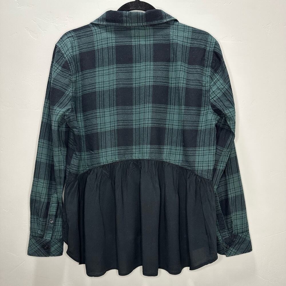 Beachlunchlounge Green and Black Plaid Long Sleeve Top in size Medium